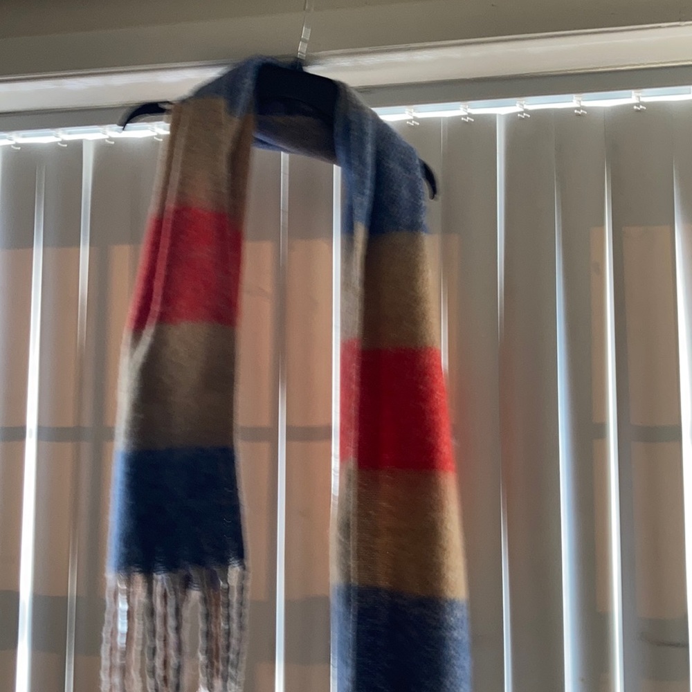 Women’s brand new wool scarf with fringe